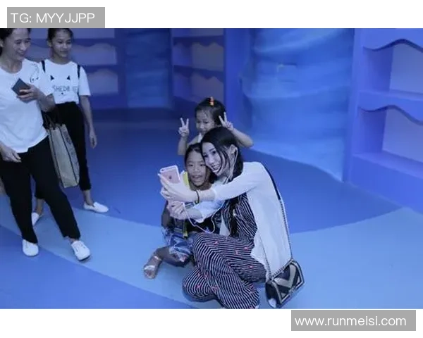 综艺互动欢乐猜球星观众齐上阵智慧比拼看谁识得快