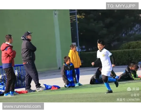 董路中国足球星空杯点燃激情 众星云集共谱足球梦想新篇章