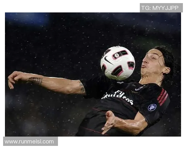 足球场球星停球技巧解析与规则图解详解