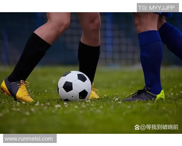 足球球星短裤被扯瞬间成焦点场面引发热议球迷热议背后真正意义