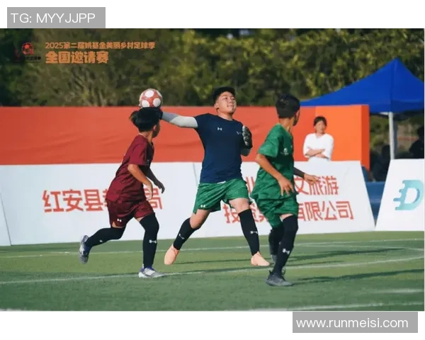 靓仔足球星闪耀绿茵赛场展现青春活力与拼搏精神